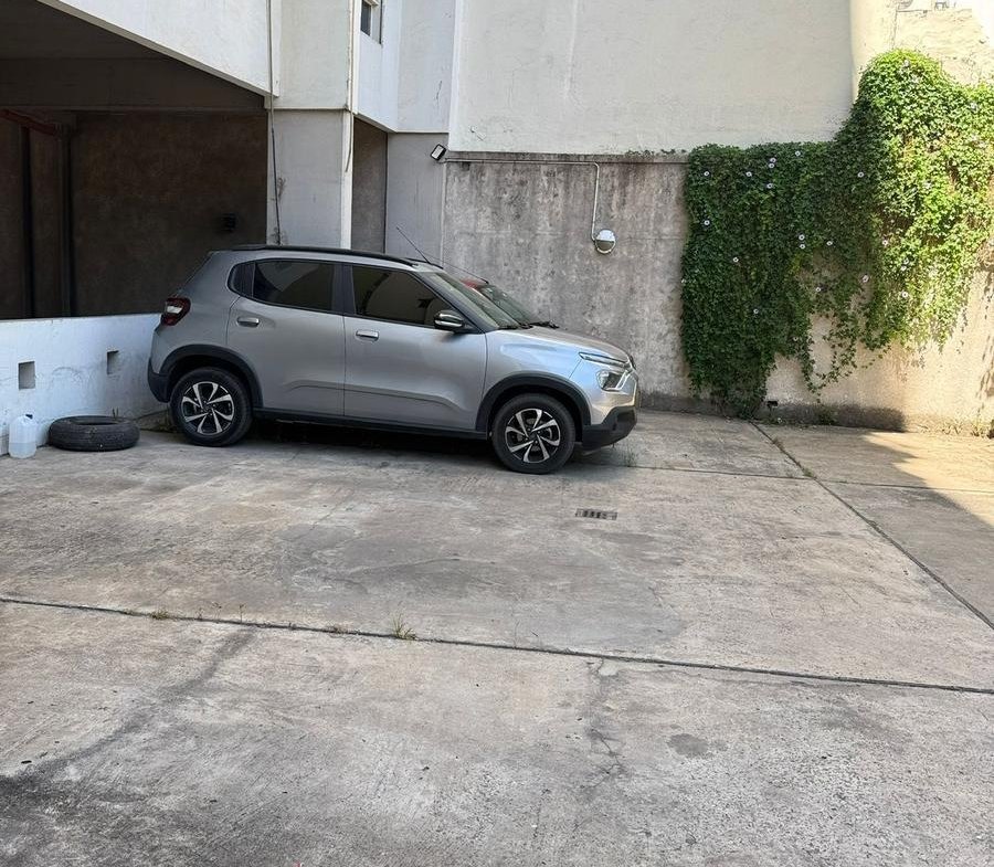 900